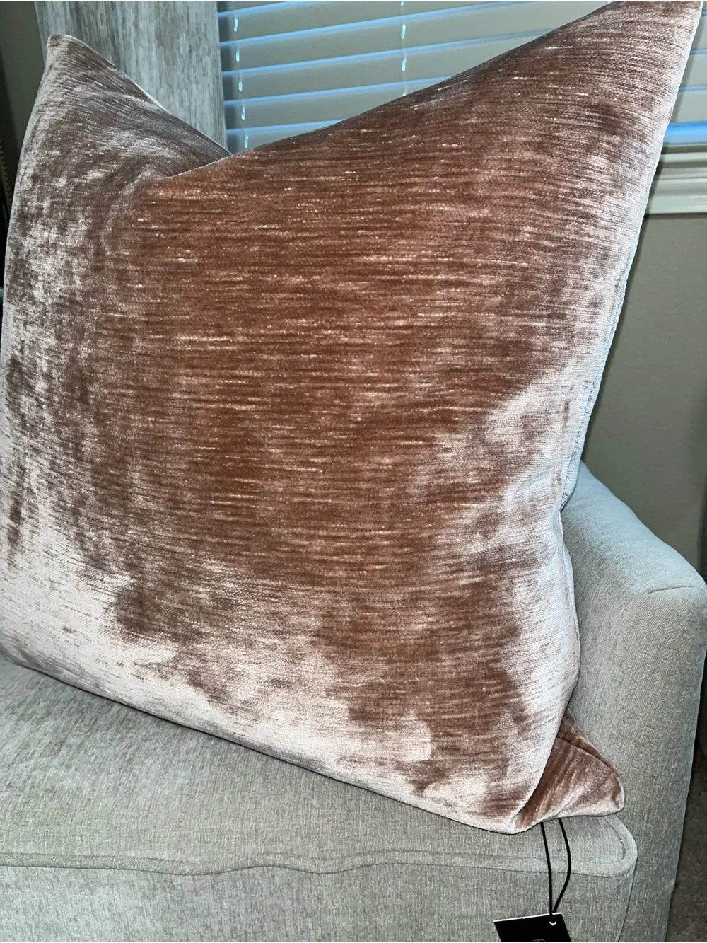 1-NWT P/Kaufmann Mauve  velvet luxury decorative pillow